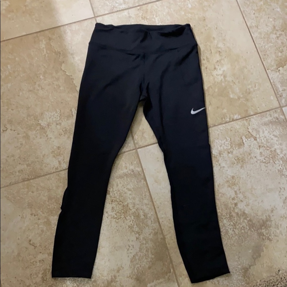 Nike Dri-Fit capris with mesh at bottom - Picture 1 of 3